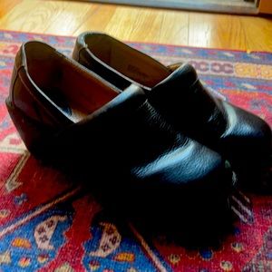 Black size 8 boc clogs